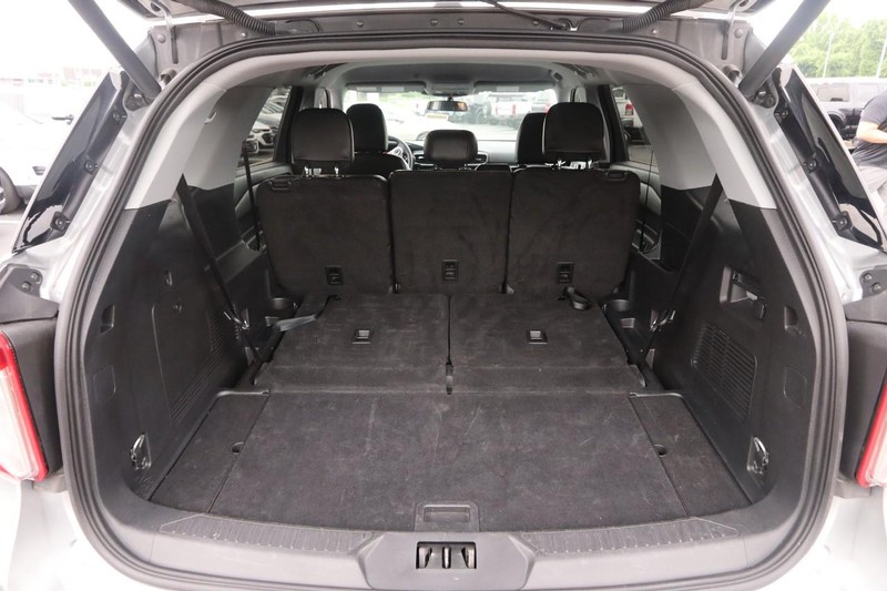 Ford Explorer Vehicle Image 09