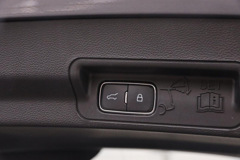 Ford Explorer Vehicle Image 11