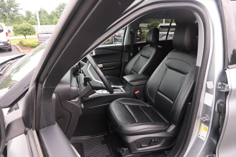 Ford Explorer Vehicle Image 12