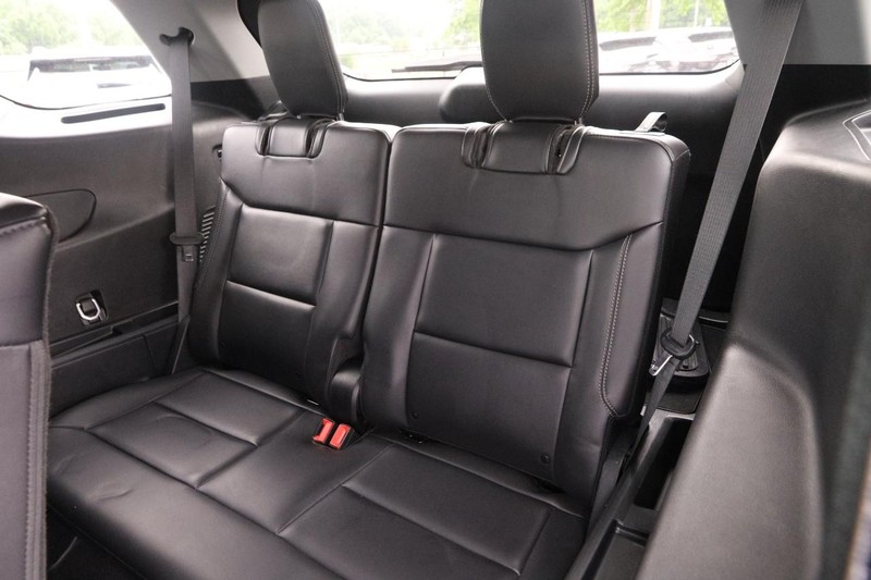 Ford Explorer Vehicle Image 14