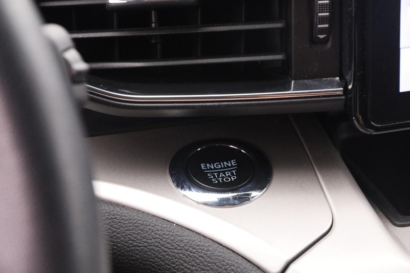 Ford Explorer Vehicle Image 19