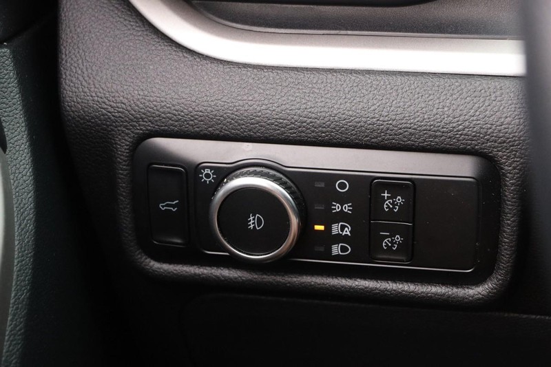 Ford Explorer Vehicle Image 24
