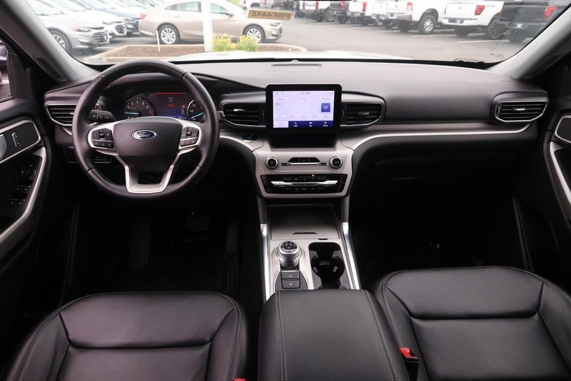 Ford Explorer Vehicle Image 25