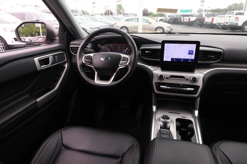 Ford Explorer Vehicle Image 26