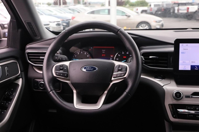 Ford Explorer Vehicle Image 27