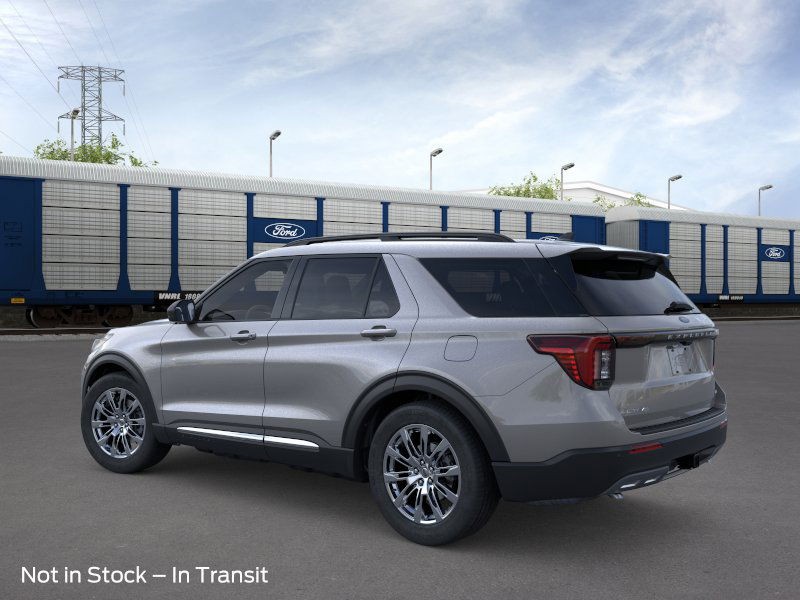 Ford Explorer Vehicle Image 04
