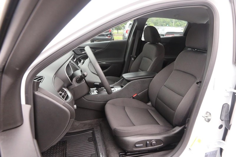 Chevrolet Malibu Vehicle Image 08