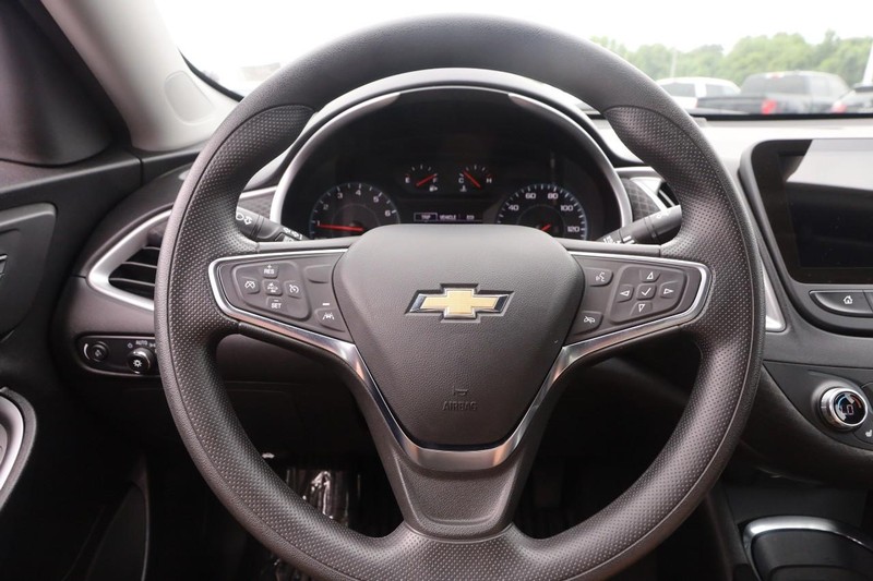 Chevrolet Malibu Vehicle Image 10