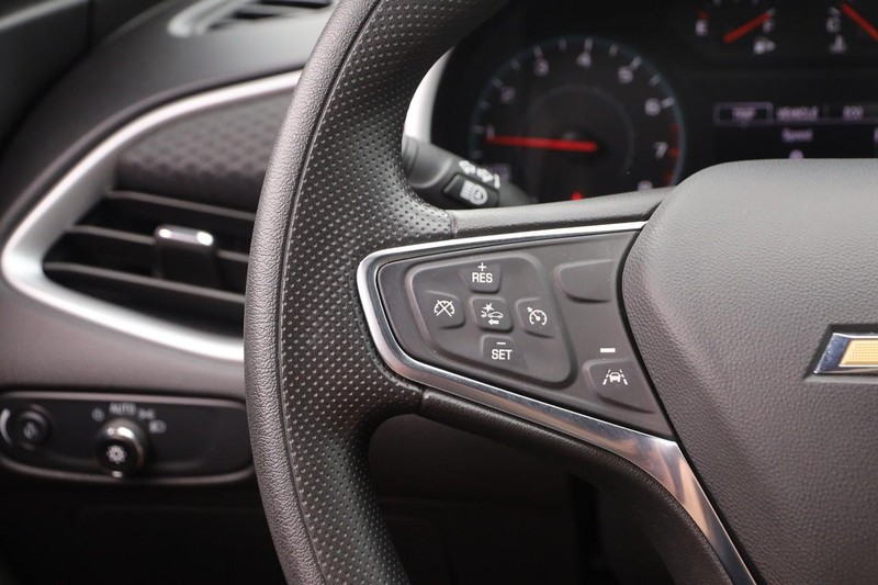 Chevrolet Malibu Vehicle Image 11