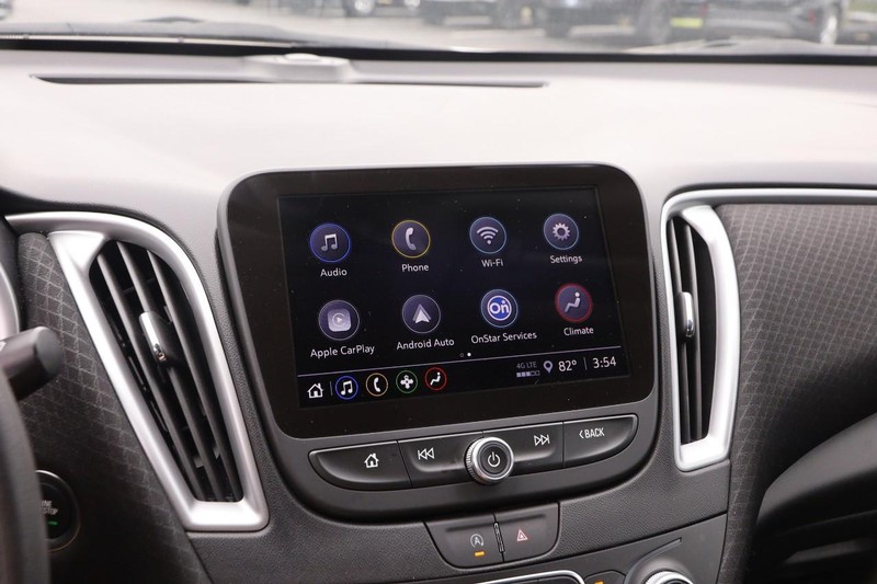 Chevrolet Malibu Vehicle Image 15