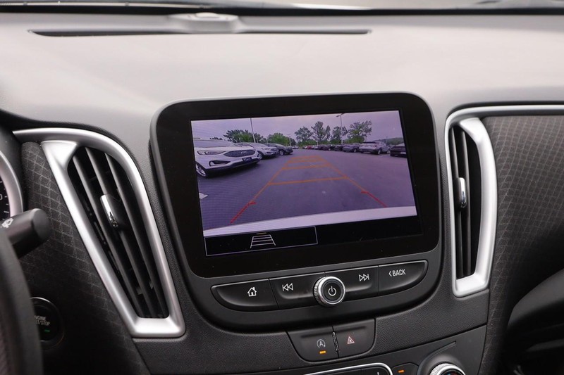 Chevrolet Malibu Vehicle Image 16