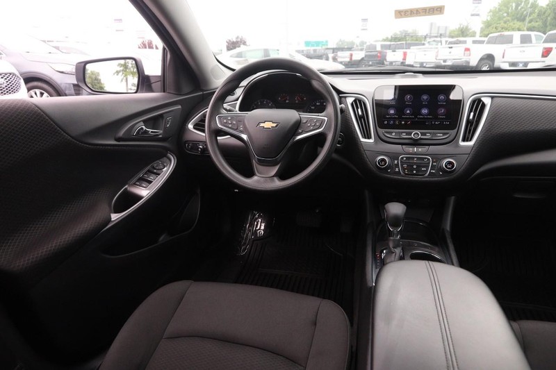 Chevrolet Malibu Vehicle Image 20
