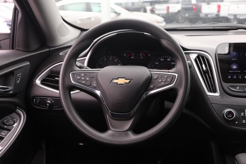 Chevrolet Malibu Vehicle Image 21
