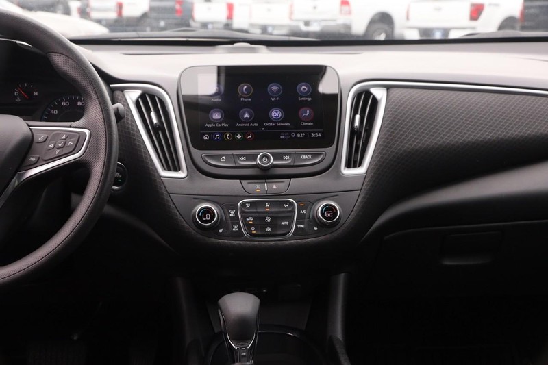 Chevrolet Malibu Vehicle Image 22