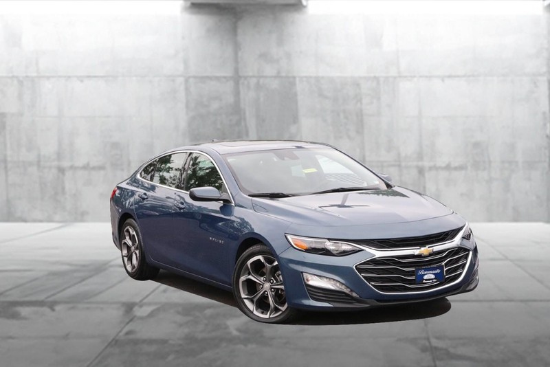 Chevrolet Malibu Vehicle Full-screen Gallery Image 2