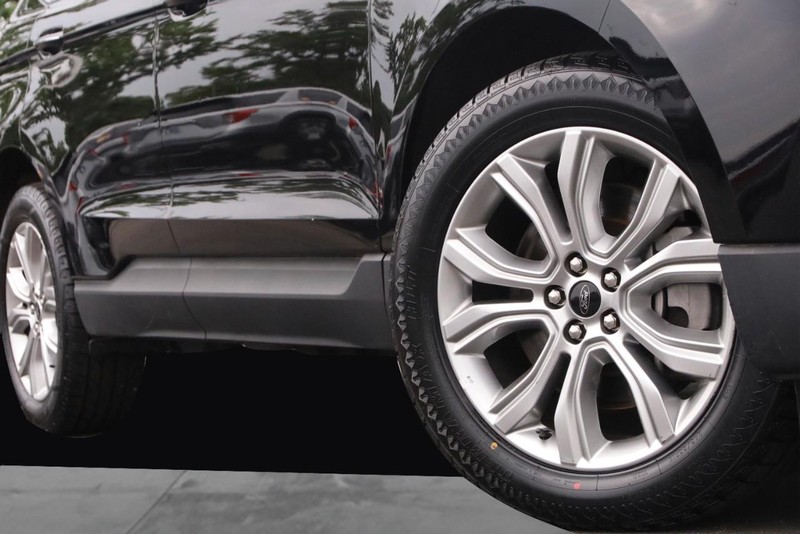 Ford Edge Vehicle Image 03