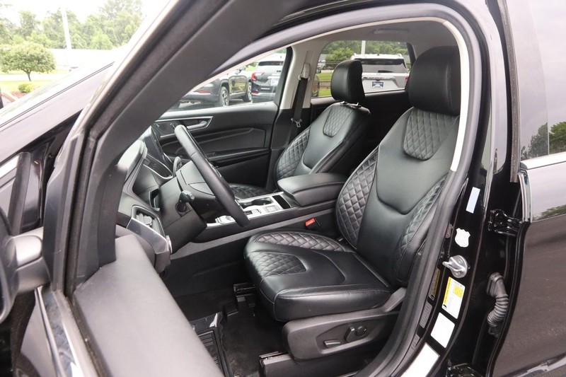 Ford Edge Vehicle Image 09