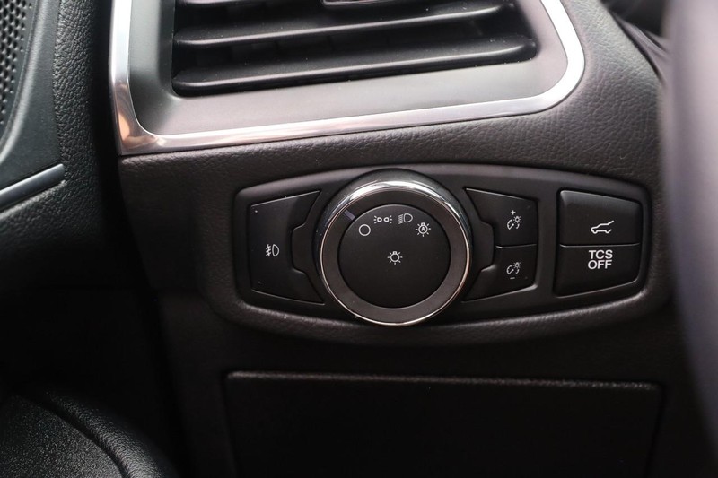 Ford Edge Vehicle Image 14