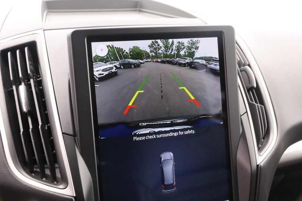 Ford Edge Vehicle Image 16