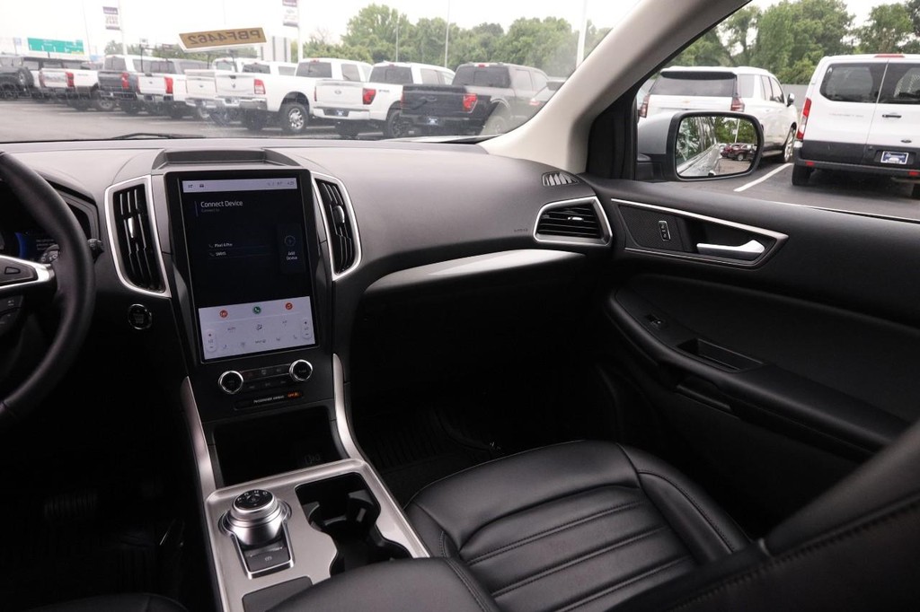 Ford Edge Vehicle Image 23