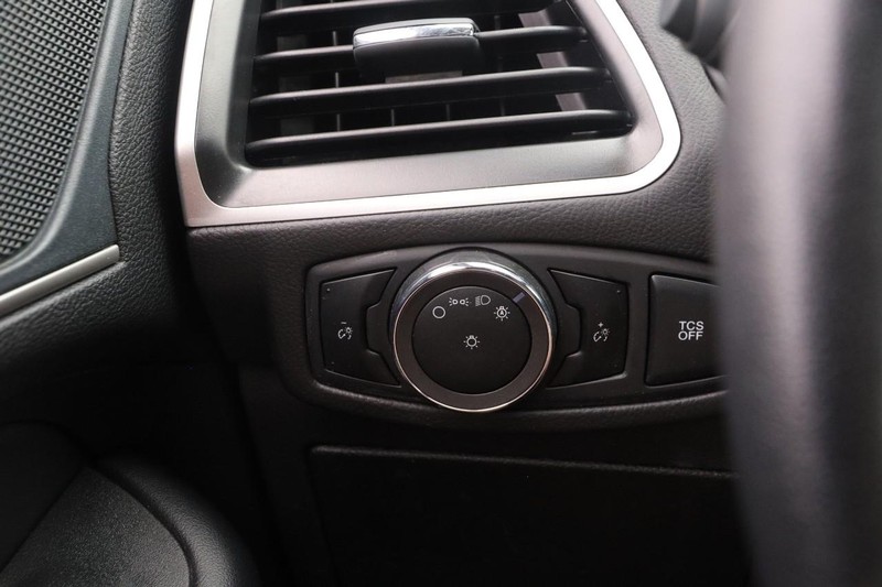 Ford Edge Vehicle Image 18