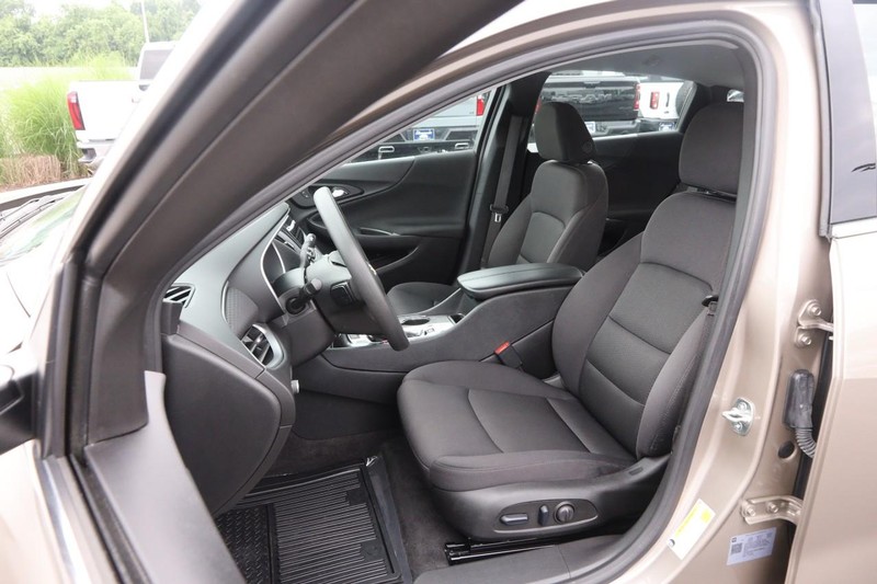 Chevrolet Malibu Vehicle Image 08