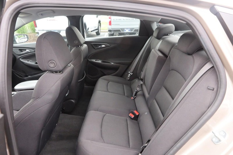 Chevrolet Malibu Vehicle Image 09