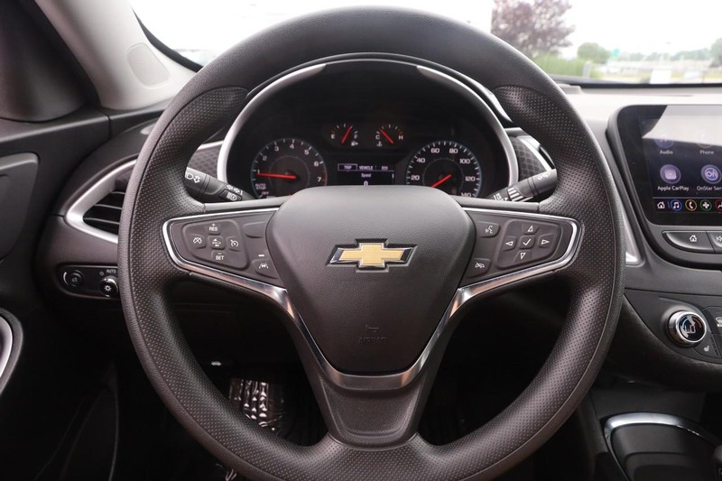 Chevrolet Malibu Vehicle Image 10