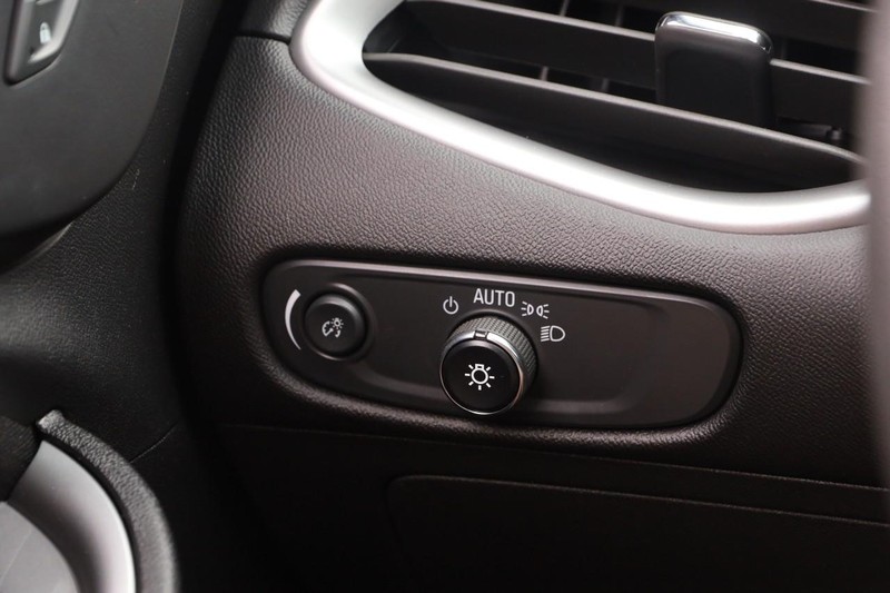 Chevrolet Malibu Vehicle Image 18
