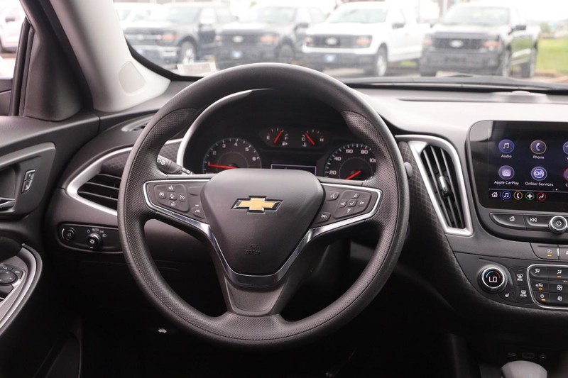 Chevrolet Malibu Vehicle Image 21