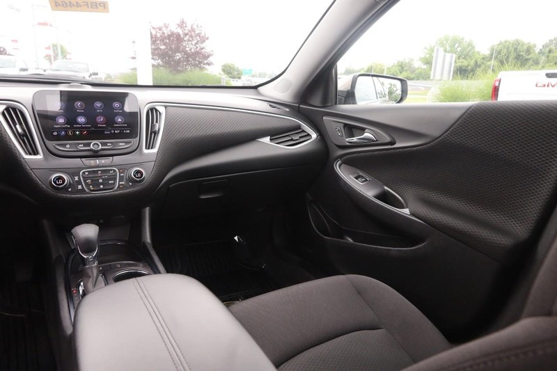 Chevrolet Malibu Vehicle Image 23