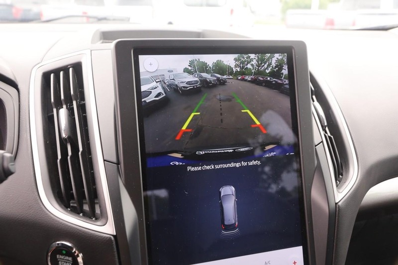 Ford Edge Vehicle Image 16