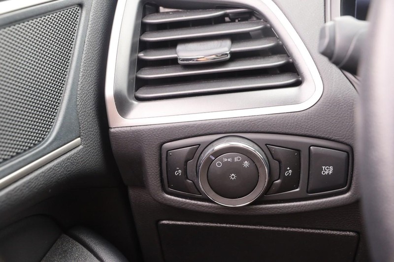 Ford Edge Vehicle Image 18