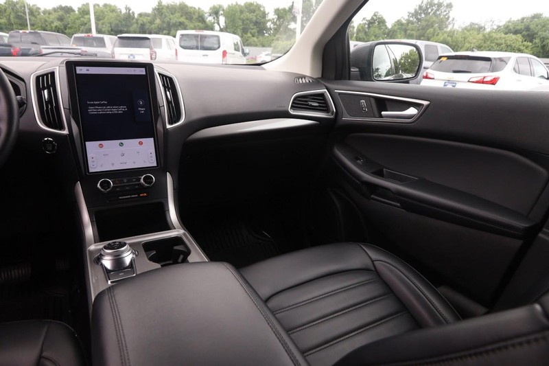 Ford Edge Vehicle Image 23