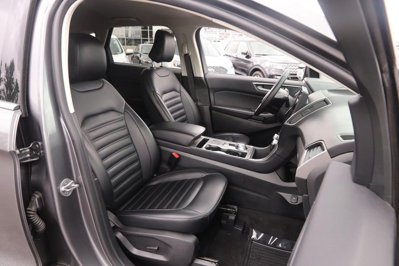 Ford Edge Vehicle Image 24