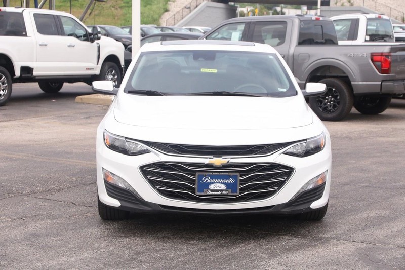 Chevrolet Malibu Vehicle Image 03