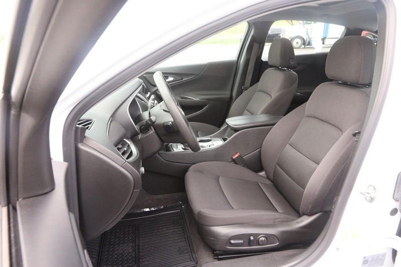 Chevrolet Malibu Vehicle Image 07
