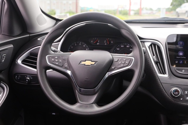 Chevrolet Malibu Vehicle Image 21
