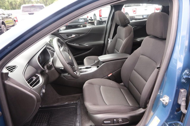 Chevrolet Malibu Vehicle Image 09