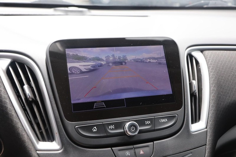 Chevrolet Malibu Vehicle Image 17