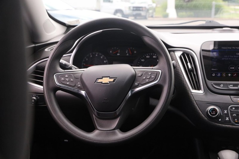 Chevrolet Malibu Vehicle Image 22
