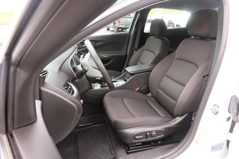 Chevrolet Malibu Vehicle Image 08