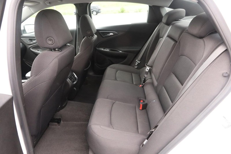 Chevrolet Malibu Vehicle Image 09