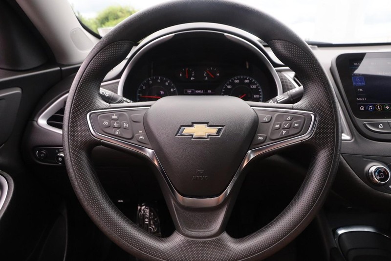 Chevrolet Malibu Vehicle Image 10