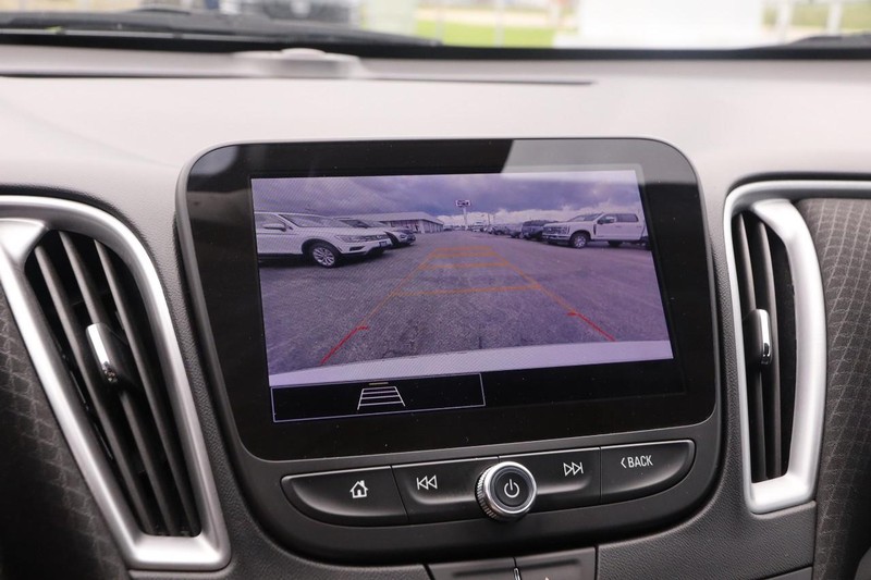 Chevrolet Malibu Vehicle Image 16