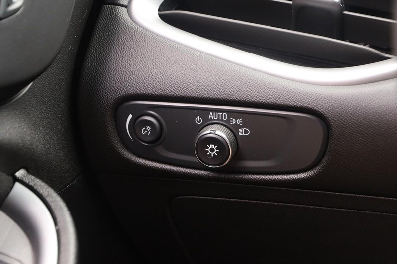 Chevrolet Malibu Vehicle Image 18