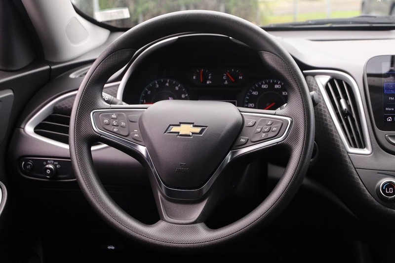 Chevrolet Malibu Vehicle Image 21