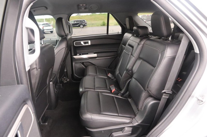 Ford Explorer Vehicle Image 10