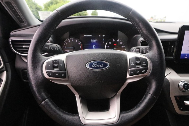 Ford Explorer Vehicle Image 12