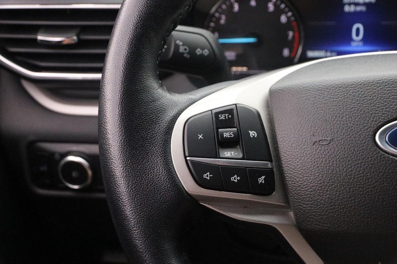 Ford Explorer Vehicle Image 13